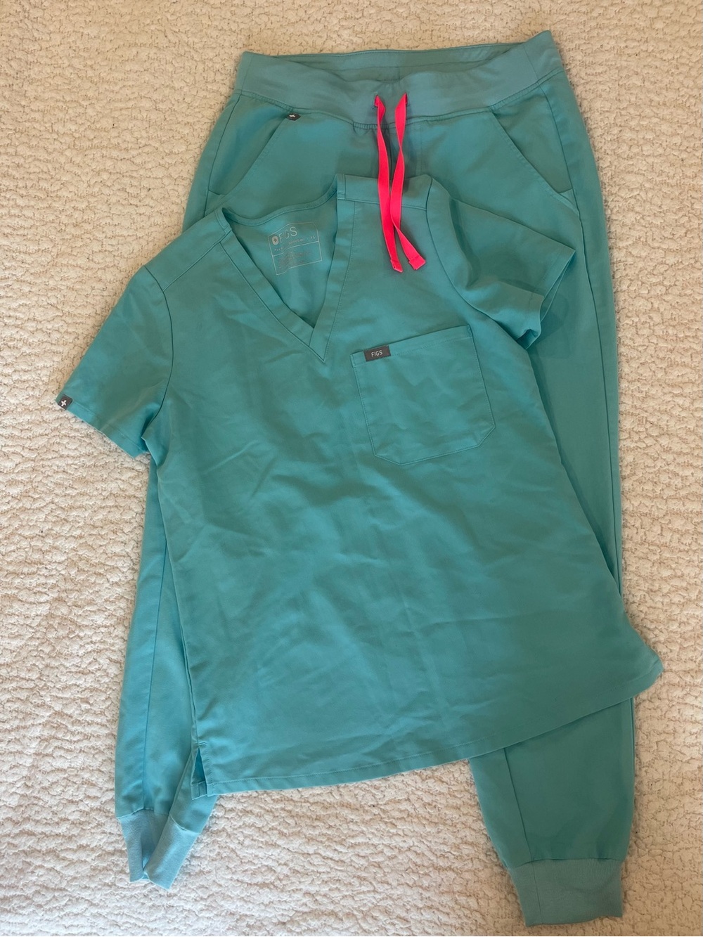 Figs Surgical Green Scrub Set, top is XS and joggers are size Small